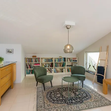 Dorpstienden 10 - Ouddorp, Spacious With Big Kitchen, Near The Beach And Centre Of The Village *