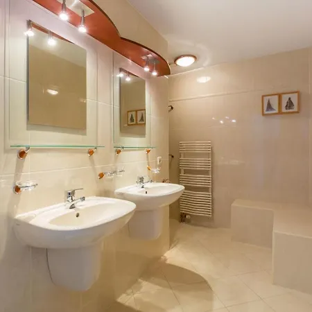 Dorpstienden 10 - Ouddorp, Spacious With Big Kitchen, Near The Beach And Centre Of The Village Apartment *