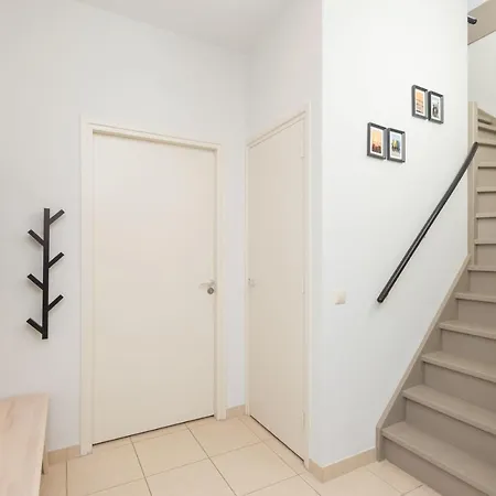 Dorpstienden 10 - Ouddorp, Spacious With Big Kitchen, Near The Beach And Centre Of The Village Apartment *