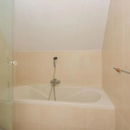 Apartment Dorpstienden 10 - Ouddorp, Spacious With Big Kitchen, Near The Beach And Centre Of The Village *