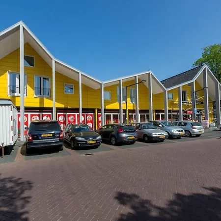 Dorpstienden 10 - Ouddorp, Spacious With Big Kitchen, Near The Beach And Centre Of The Village Apartment Ouddorp